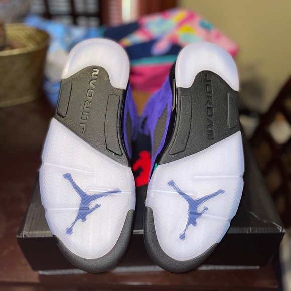 Jordan 5 alternate grapes men’s 8.5 main image 7